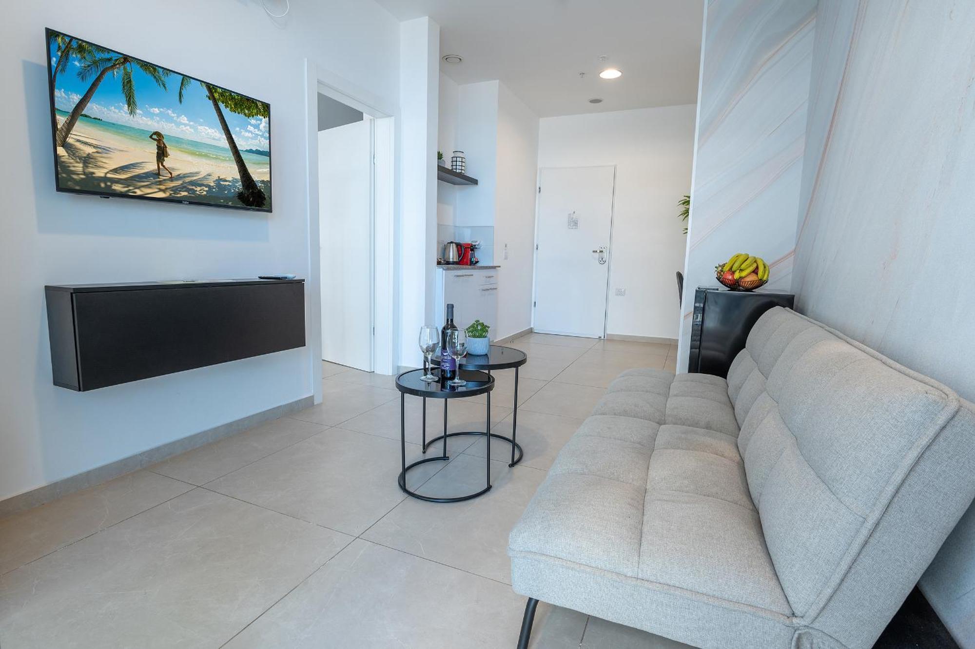Hi-Yam Seaview Apartments & Suites - יש ממ"ד Bat Yam Room photo